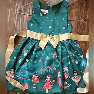Festive Green Christmas Dress with Gold Bow